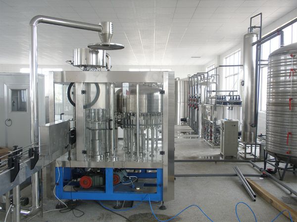 调试中的小瓶生产线