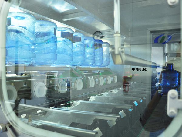 1200桶装水灌装机案例现场